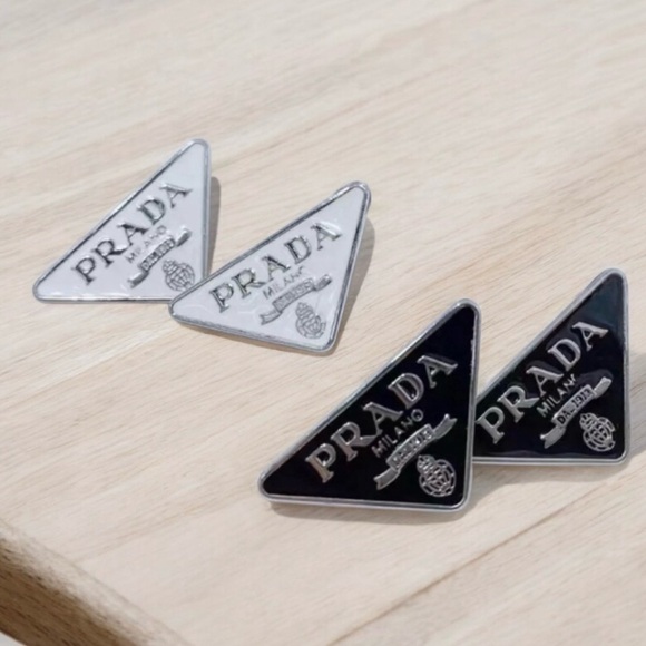 Jewelry - STUD EARRINGS IN WHITE OR BLACK